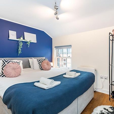 אנדובר Town Center Apartment With 55” Smart Tv+Netflix מראה חיצוני תמונה