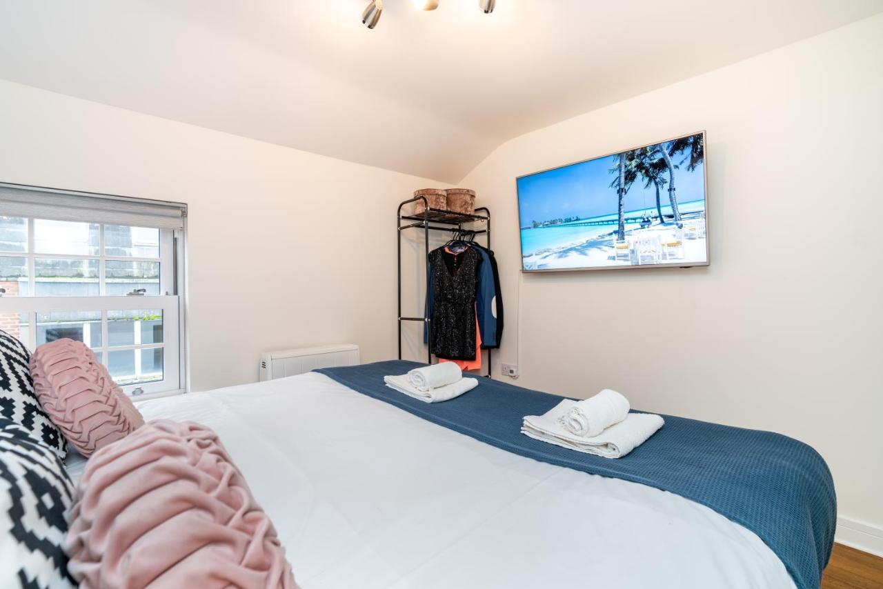 אנדובר Town Center Apartment With 55” Smart Tv+Netflix מראה חיצוני תמונה