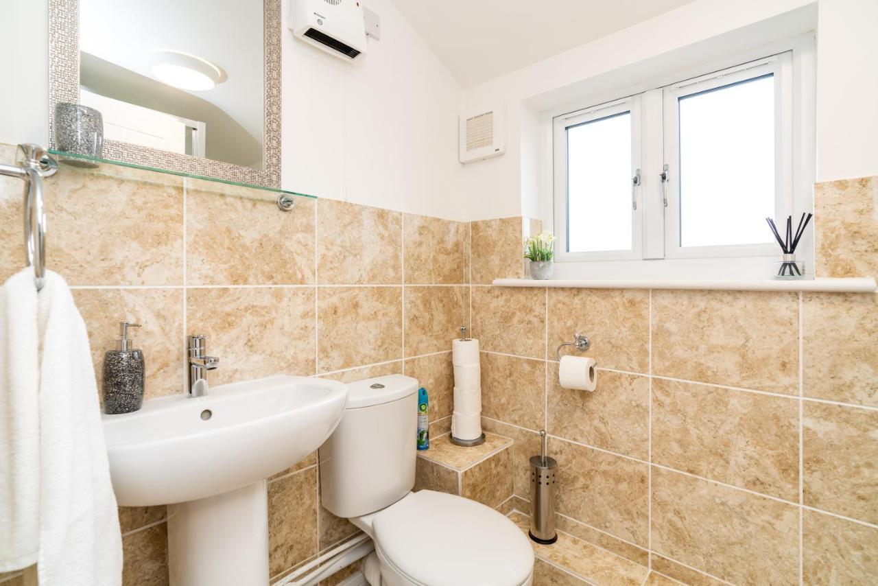 אנדובר Town Center Apartment With 55” Smart Tv+Netflix מראה חיצוני תמונה