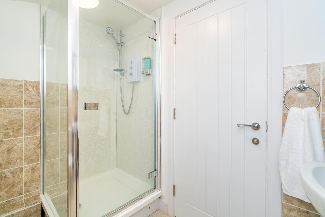 אנדובר Town Center Apartment With 55” Smart Tv+Netflix מראה חיצוני תמונה